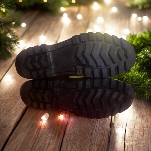 The Burberry Nova Check Plaid Rubber rain boots. - Picture 6 of 11